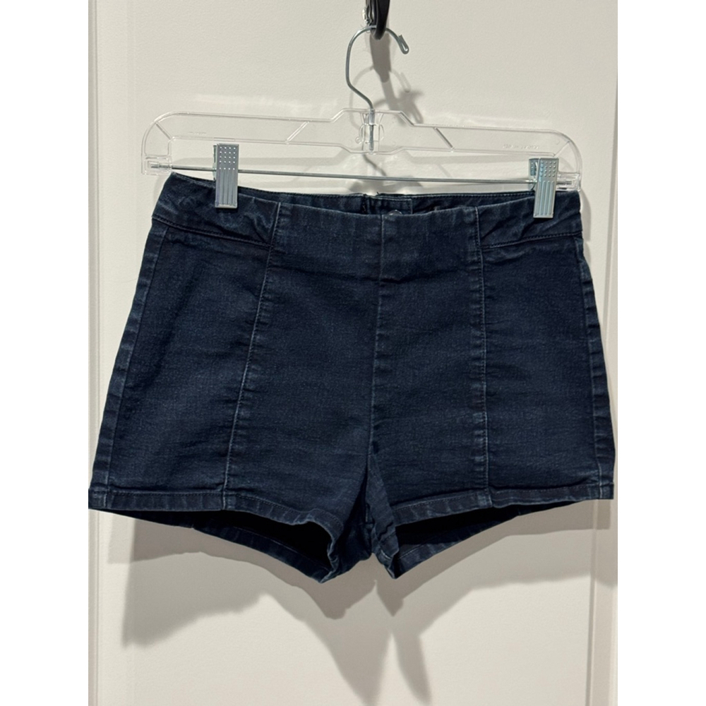Juniors Full Tilt Blue Jean back zip stretch Shorts 2” inseam Size 5